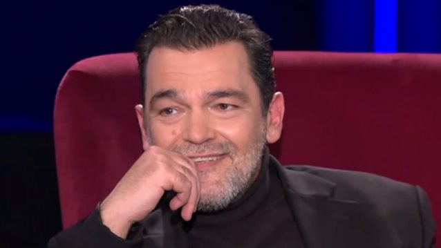 Κωνσταντίνος Καζάκος: "Ήμουν 23 όταν έφυγε η μητέρα μου. Ήταν το πρώτο χαστούκι, διαλύθηκε το ροζ συννεφάκι".