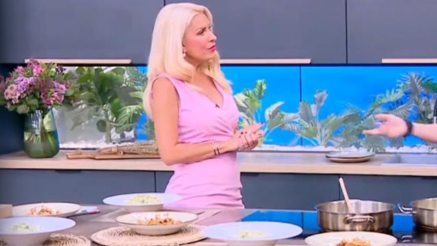 Η νέα ατάκα της Ελένης Μενεγάκη για την αποχώρηση από το Mega: &quot;Φιλάκια&quot;