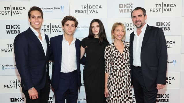 Η Μαρία Ολυμπία με τον Νικόλαο Ντε Γκρες στο κόκκινο χαλί σε κινηματογραφική πρεμιέρα