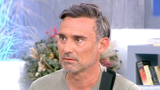 Ο Γιώργος Καπουτζίδης μιλά για όλα: Οι "Σέρρες", η μετακόμιση στην Αίγινα, ο τραυματισμός του &amp; ο αγώνας για τα ΛΟΑΤΚΙ άτομα