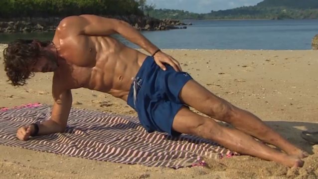 Nomads: Ο Γιάννης Σπαλιάρας κάνει γυμναστική μόνο με το μαγιό του &amp; ανεβάζει τη θερμοκρασία!