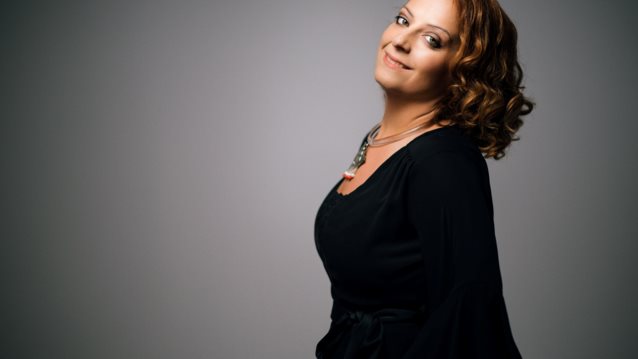 Η Λυδία Σέρβου αποκάλυψε το όνομα του μουσικοσυνθέτη που την παρενόχλησε σεξουαλικά στα 15 της