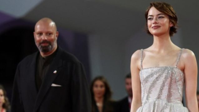 Πρεμιέρα για το &quot;Bugonia&quot;: Αποθεώθηκαν Γιώργος Λάνθιμος και Εμμα Στόουν στη Βενετία - Τους χειροκροτούσαν όρθιοι επί 6 λεπτά