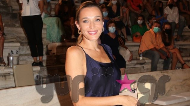 Κάτια Ζυγούλη: Το slip dress της είναι το ιδανικό ρούχο για το φθινόπωρο - Δείτε ποιον Έλληνα σχεδιαστή επέλεξε για την εμφάνιση στο Ηρώδειο
