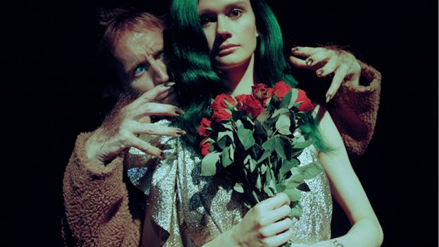 Stella McCartney: Γιορτάζει το Halloween με ένα τρομακτικό και stylish video
