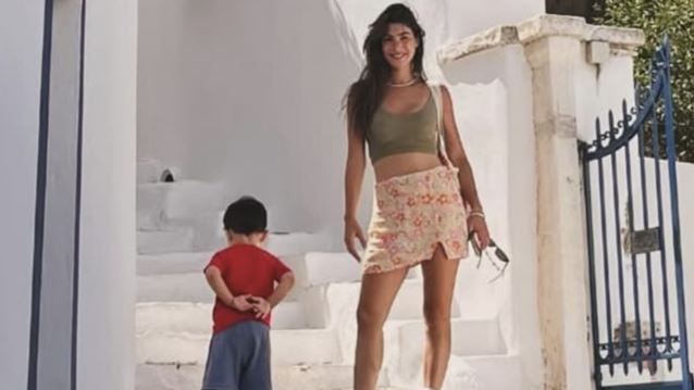 Το φωτογραφικό άλμπουμ της Χρύσας Μιχαλοπούλου από τις διακοπές στη Νάξο με τον γιο της