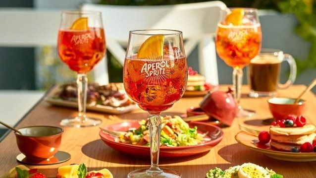 Μοναδικές live streaming συναυλίες στο μπαλκόνι σου παρέα με το Aperol Spritz