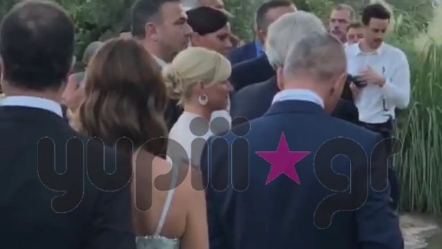 Αντώνης Ρέμος &amp; Υβόννη Μπόσνιακ: Παντρεύτηκαν! Οι πρώτες εικόνες από τον γάμο τους