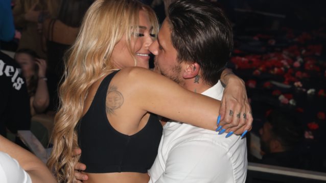 Αγγελική Ηλιάδη &amp; Γρηγόρης Αναστασιάδης full in love! Τα καυτά φιλιά μπροστά στην κάμερα