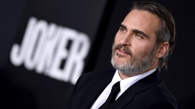 Joaquin Phoenix: Η απόφαση του να φοράει το ίδιο κοστούμι σε όλες τις απονομές βραβείων
