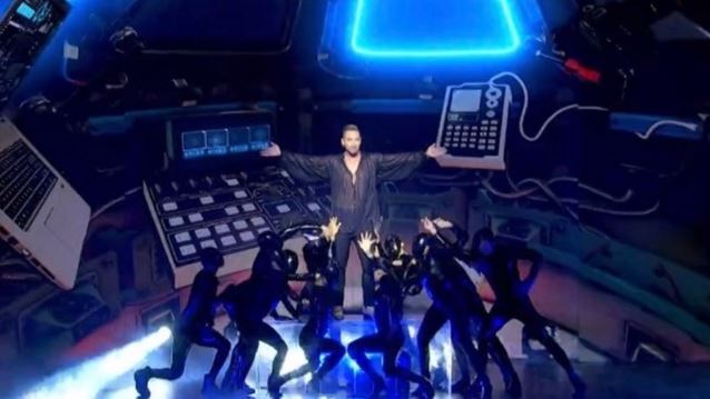 J2US | Ο Νίκος Κοκλώνης έκανε είσοδο με Άννα Βίσση!