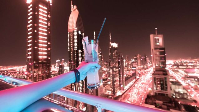 Τι συμβαίνει στα διαστροφικά porta potty πάρτι στο Ντουμπάι