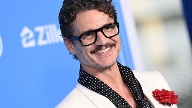 Έτος 1991 | Ο νεαρός Pedro Pascal ποζάρει μαζί με την οικογένειά του σε ένα σπάνιο κλικ