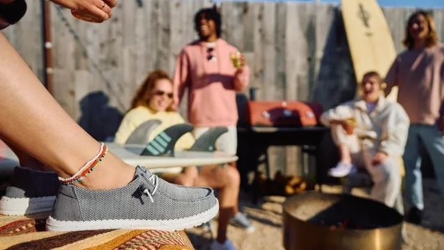 Άνετα, στιλάτα &amp; alternative: Αυτά είναι τα παπούτσια που θα φορέσεις περισσότερο τη νέα σεζόν