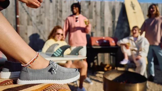 Άνετα, στιλάτα &amp; alternative: Αυτά είναι τα παπούτσια που θα φορέσεις περισσότερο τη νέα σεζόν