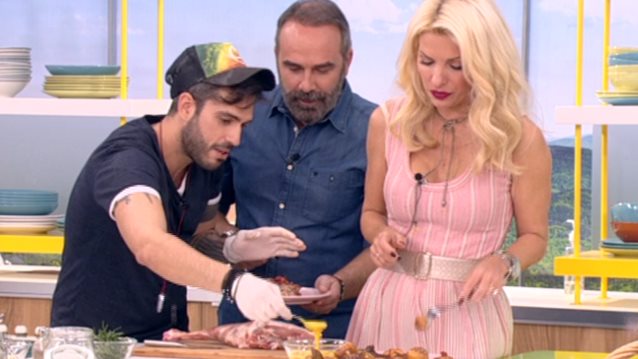 Ελένη Μενεγάκη : Η σύγκριση του Γιώργου Τσούλη με τον γιο της &amp; τα πειράγματα στην κουζίνα: Δείτε το video!