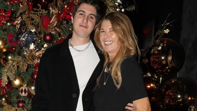 Η Σοφία Αλιμπέρτη σε νυχτερινή έξοδο με τον γιο της