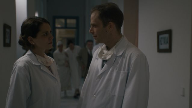 Το κόκκινο ποτάμι | Ο Δημοσθένης οργανώνει κρυφά χειρουργείο προκειμένου να σώσει το παιδί της Ιφιγένειας! Οι εξελίξεις του νέου επεισοδίου