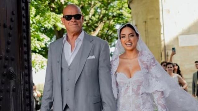 Νέες, αδημοσίευτες φωτογραφίες από τον γάμο του Τζώνη Καλημέρη και της Ελπίδας Ιακωβίδου