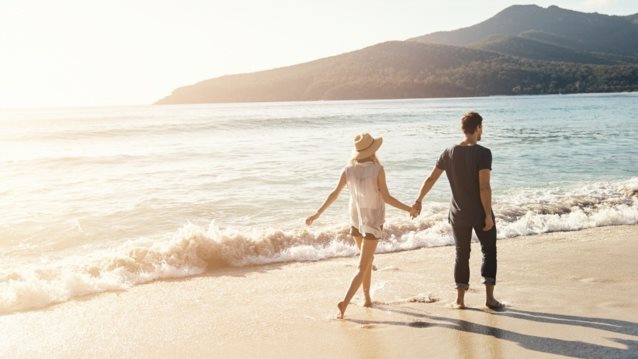 Αστρικά tips : Πώς θα κρατήσεις τον καλοκαιρινό σου έρωτα ανάλογα με το ζώδιό του;
