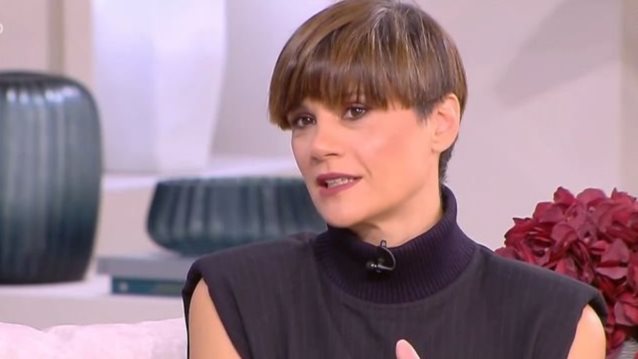 Η Άννα Μαρία Παπαχαραλάμπους με το πιο εκκεντρικό κούρεμα | Το νέο κοντό, ξυρισμένο hair look της