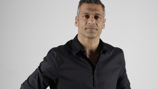 Στέλιος Κρητικός: Η εκπληκτική φωτογραφία με τα αγόρια του στην παραλία