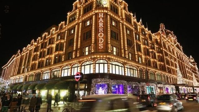 Merry Christmas : Τα μεγαλύτερα εμπορικά κέντρα του Λονδίνου φορούν τα γιορτινά τους: Δείτε φωτογραφίες!