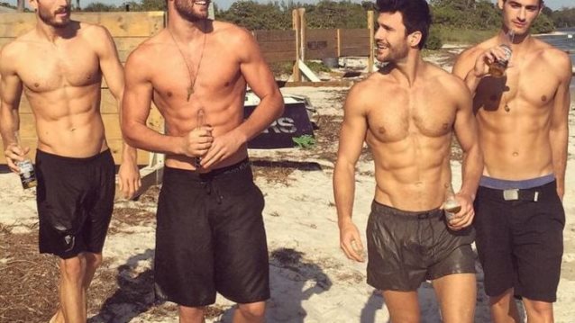 Αθηναίς Νέγκα: Post #14: «Θέλει να πάει διακοπές με τους φίλους του»