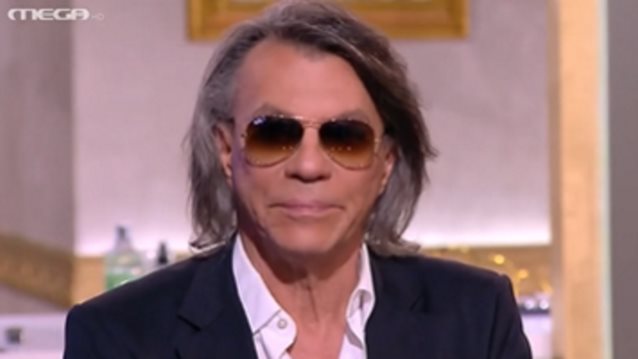 Ηλίας Ψινάκης | Πέρασε από ανιχνευτή ψέυδους - Αλήθεια ή ψέμα ότι έχει τσακωθεί με τον Σάκη Ρουβά;