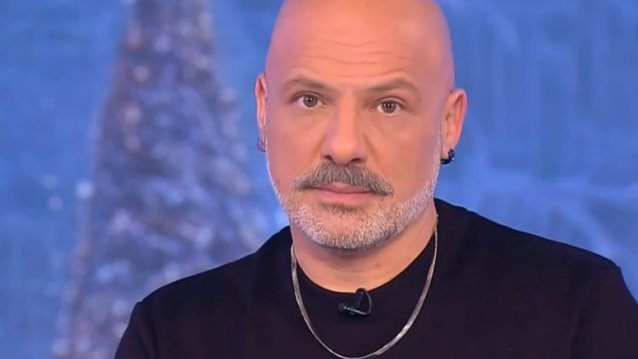 H &quot;σπόντα&quot; του Νίκου Μουτσινά για την Άντζελα Δημητρίου για την επιλογή των τραγουδιών στο &quot;J2US&quot;