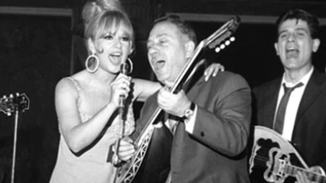 Αλίκη Βουγιουκλάκη: Ο άγνωστος καβγάς με τον Γιώργο Ζαμπέτα &amp; το πασίγνωστο τραγούδι που απέρριψε