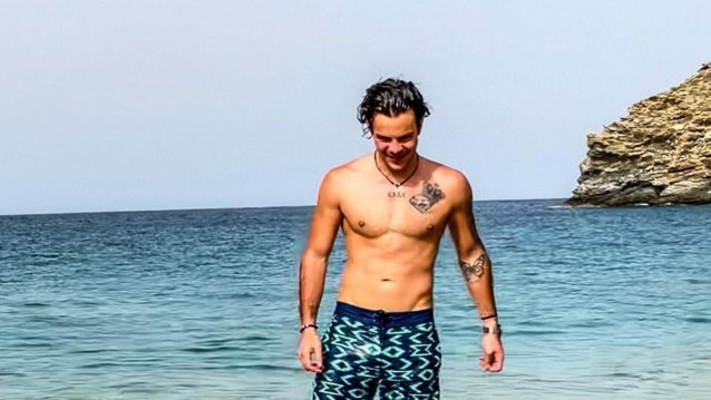 O Άγγελος Λάτσιος στο κέντρο της Αθήνας με τη Γαία Μερκούρη