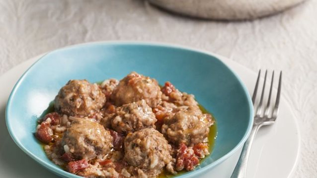 Συνταγή για Γιουβαρλάκια από τη Ρένα της Φτελιάς: Η παραδοσιακή συνταγή στην καλύτερή της εκδοχή