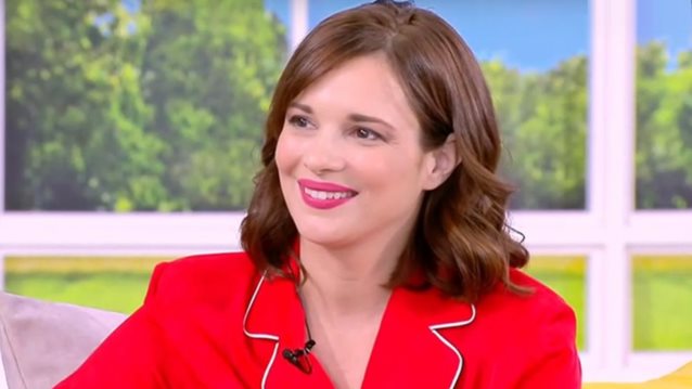 Η Ευγενία Δημητροπούλου στην κουζίνα με την κόρη της | Η πασχαλινή συνταγή που έφτιαξαν