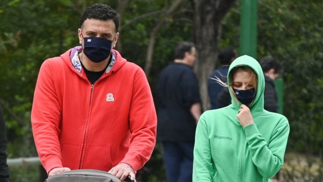 Τζένη Μπαλατσινού &amp; Βασίλης Κικίλιας: Βόλτα με τον γιο τους!