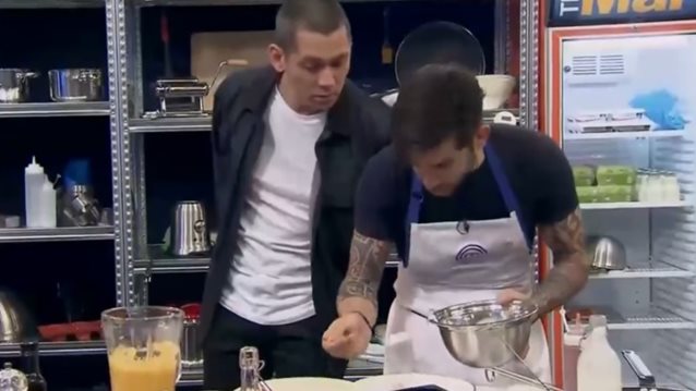 MasterChef: Ο Σωτήρης Κοντιζάς είχε όρεξη! Τα πειράγματα στους παίκτες εν ώρα δοκιμασίας