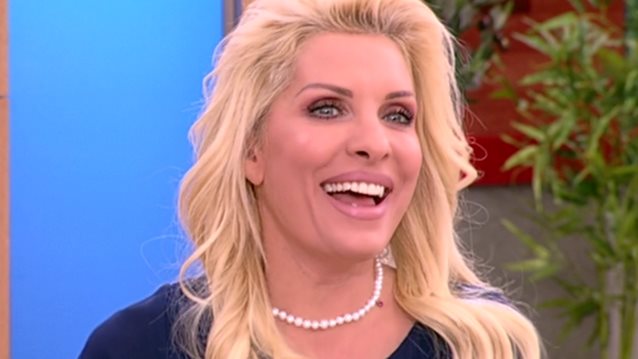 Ελένη Μενεγάκη: Η ατάκα που έκανε τον Χριστόφορο Παπακαλιάτη να «πέσει κάτω» απ&#39; τα γέλια