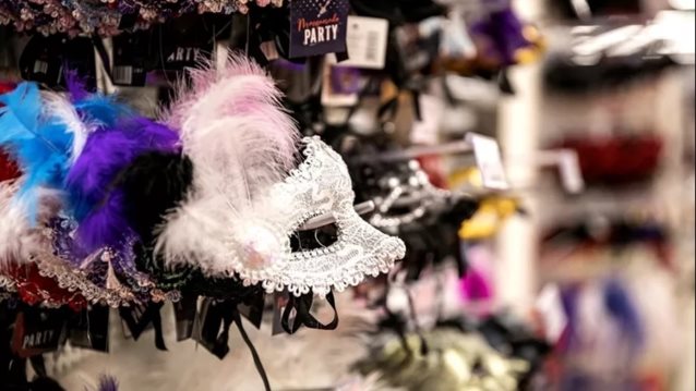 Τρόμος, πειρατές ή disco; Στα Max Stores θα βρεις στολές για όλα τα γούστα