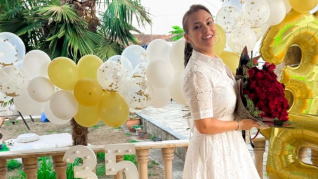 Η Λάουρα Νάργες έγινε 35 και γιόρτασε με παιδικές της φωτογραφίες