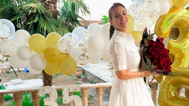 Η Λάουρα Νάργες έγινε 35 και γιόρτασε με παιδικές της φωτογραφίες