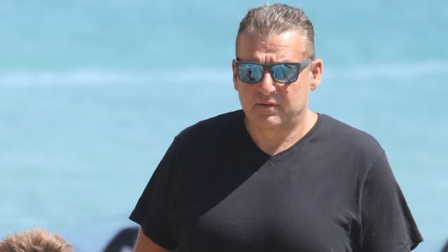 Σε καλοκαιρινές στιγμές ο Γιώργος Λιάγκας με τους γιους του