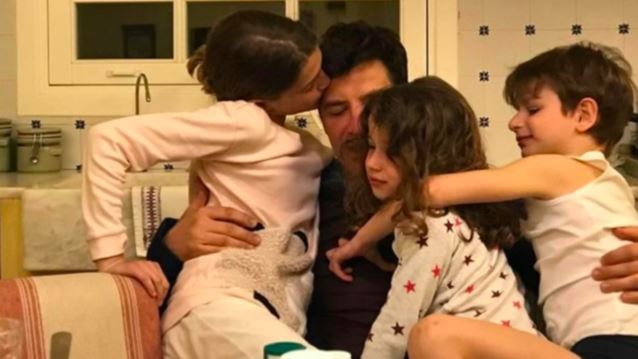 Το τρυφερό μήνυμα του Σάκη Ρουβά στα παιδιά του: &quot;Εγώ μαθαίνω από εσάς&quot;