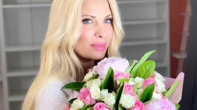 Ελένη Μενεγάκη: Φτιάχνοντας την τελευταία εκπομπή: Οι φωτογραφίες με τους συνεργάτες της