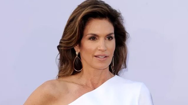 Tο αγαπημένο άρωμα της Cindy Crawford έχει μια εσάνς ζουμερών φρούτων και γιασεμιού