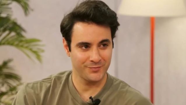 Ίαν Στρατής: &quot;Δεν θέλω να κάνω πολλά πράγματα στα γενέθλιά μου. Είχε καλέσει η Μαίρη πολλά άτομα στο σπίτι&quot;