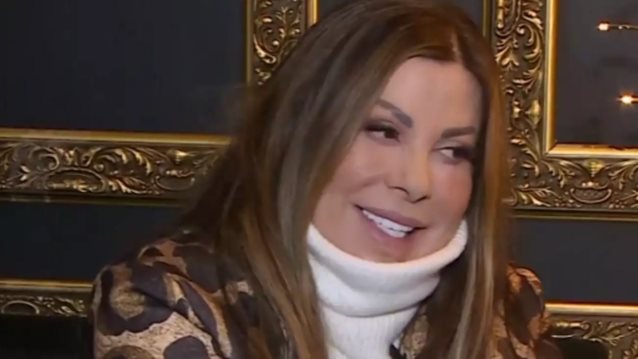 Άντζελα Δημητρίου: &quot;Κοιτάμε να γδυθούμε αντί να ντυθούμε&quot;