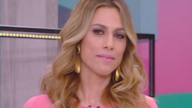 Ντορέττα Παπαδημητρίου: Το αποχαιρετιστήριο μήνυμα και η συγκίνηση στο τελευταίο «Εδώ»