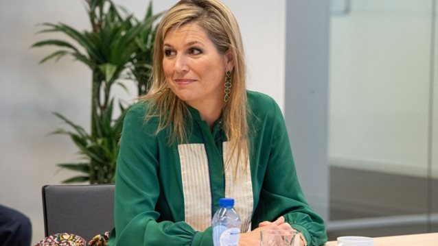 Βασίλισσα Μαξίμα: Φόρεσε το πιο δυνατό χρώμα του καλοκαιριού
