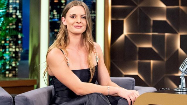 Ελίνα Τζένγκο: &quot;Το θέμα της ελληνικής υπηκοότητας ήταν πάντα αγκάθι στη ζωή μου -  Είχα τσακωμούς με τους γονείς μου γιατί ένιωθα ότι και αυτοί φταίνε&quot;