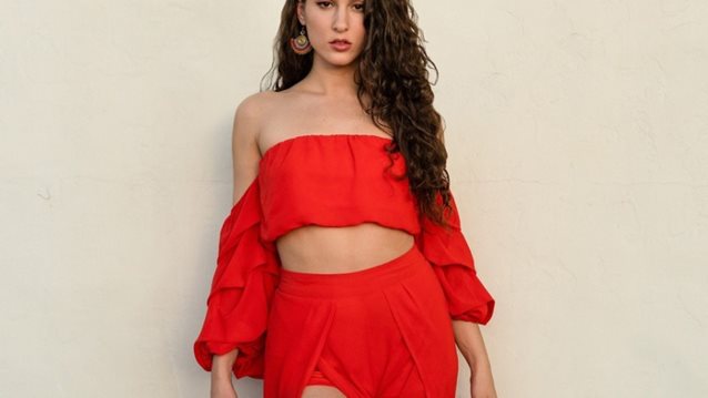 Evangelia: Όλοι μιλούν για το ελληνικής καταγωγής rising star της μουσικής βιομηχανίας
